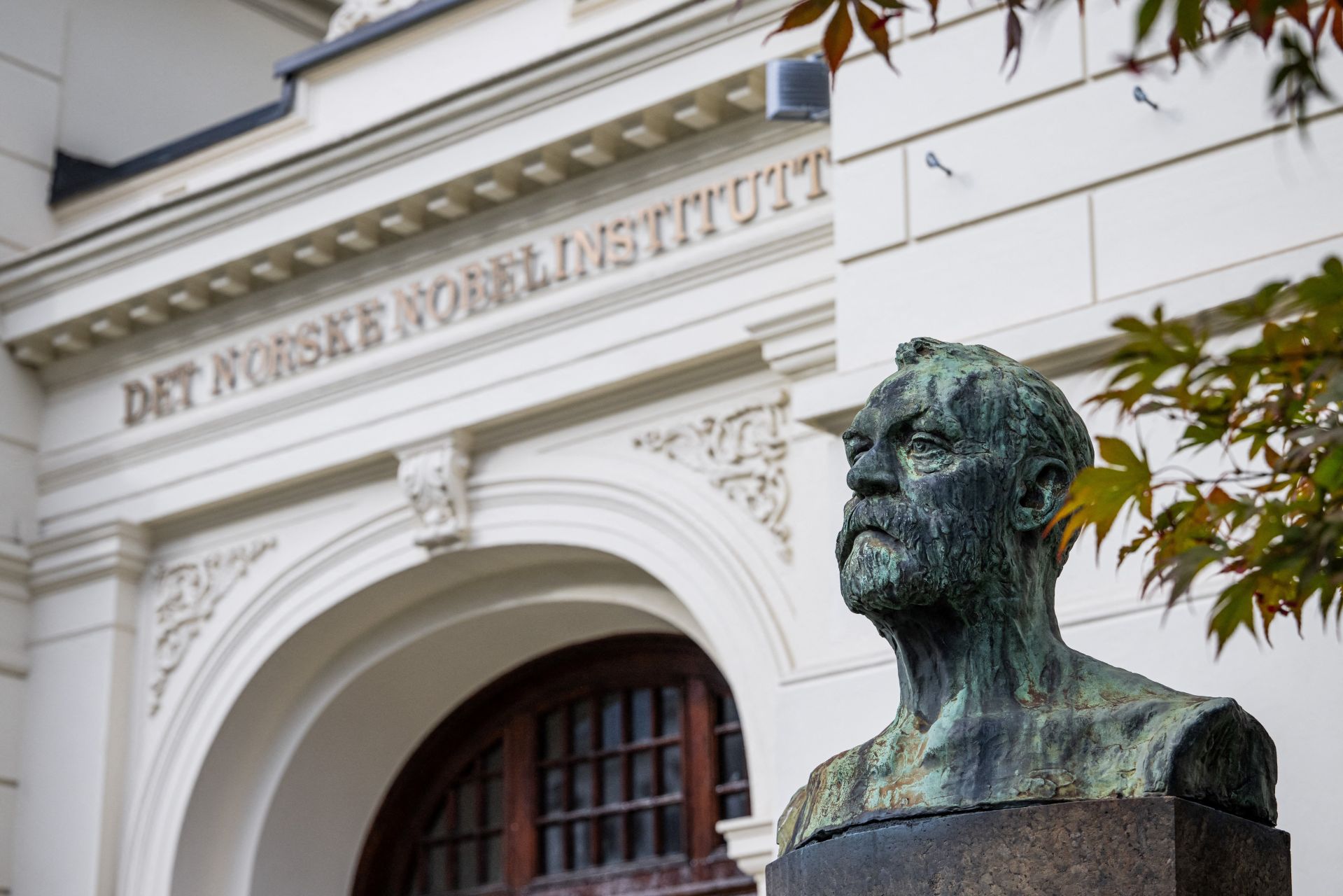 Skipping Class, Winning Prizes: The Untold Stories of Nobel Laureates