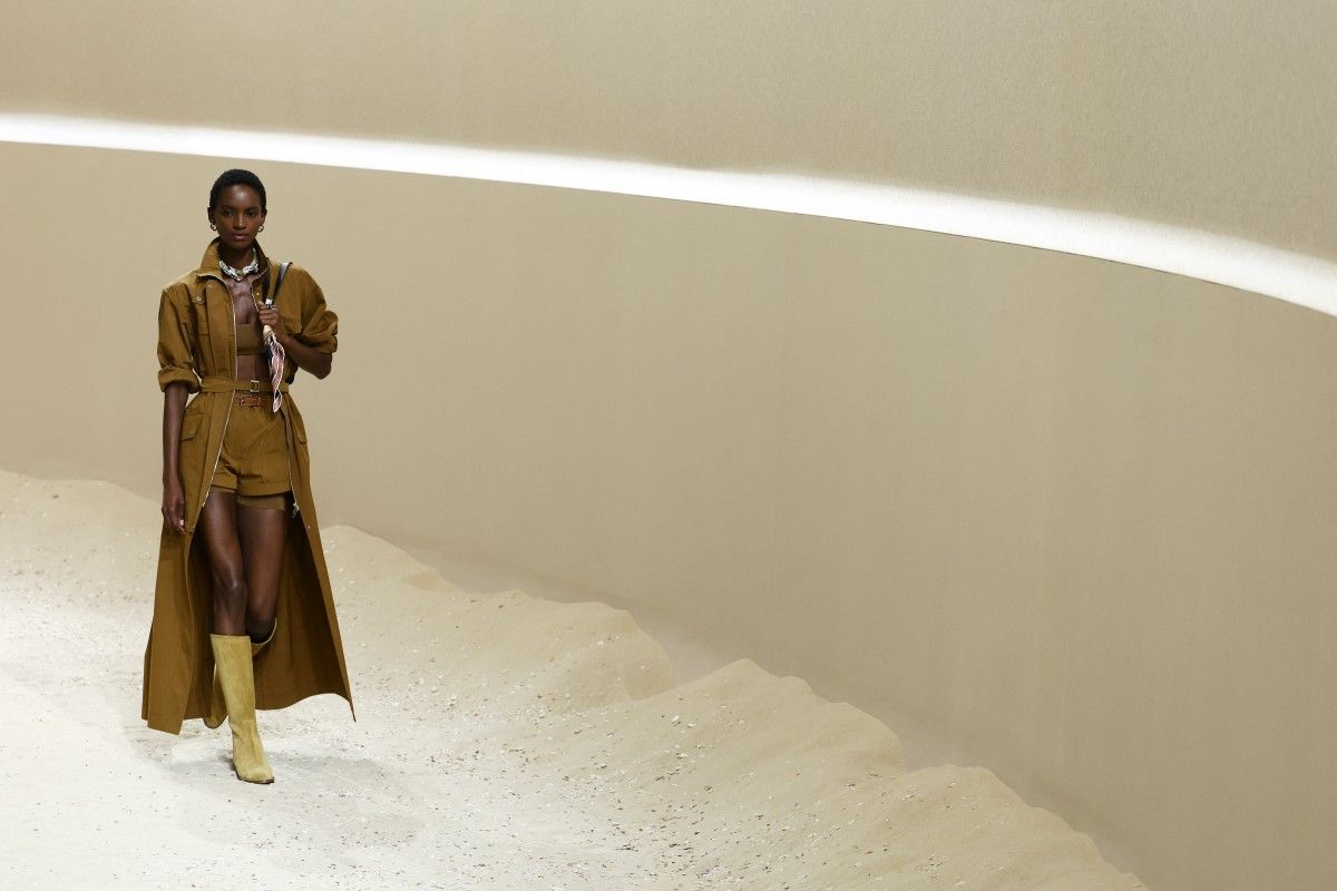 Paris Fans Turn Fashion Shows Into Sports-Style Events