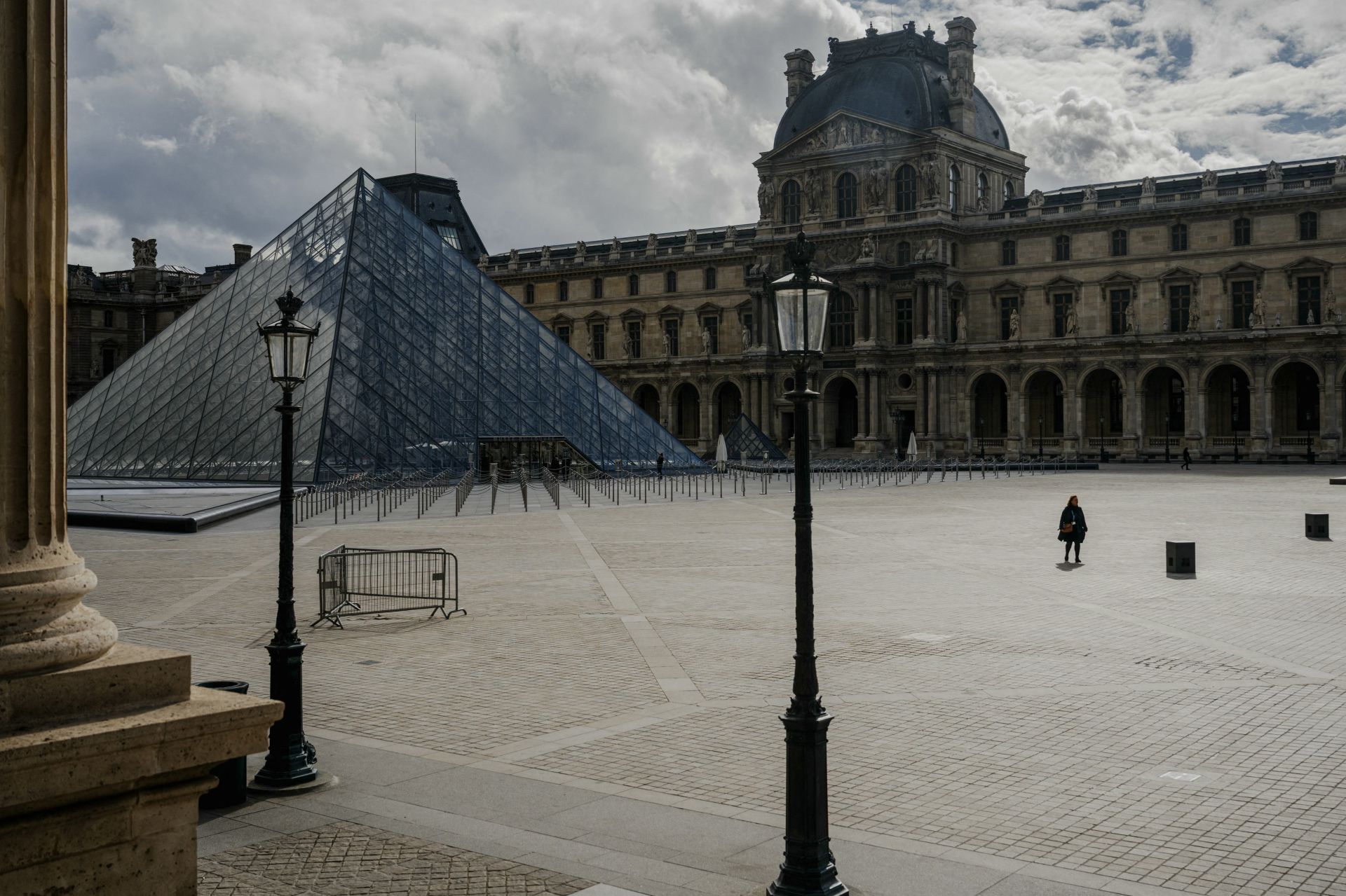 France Arrests Five New Suspects in Louvre Heist Probe