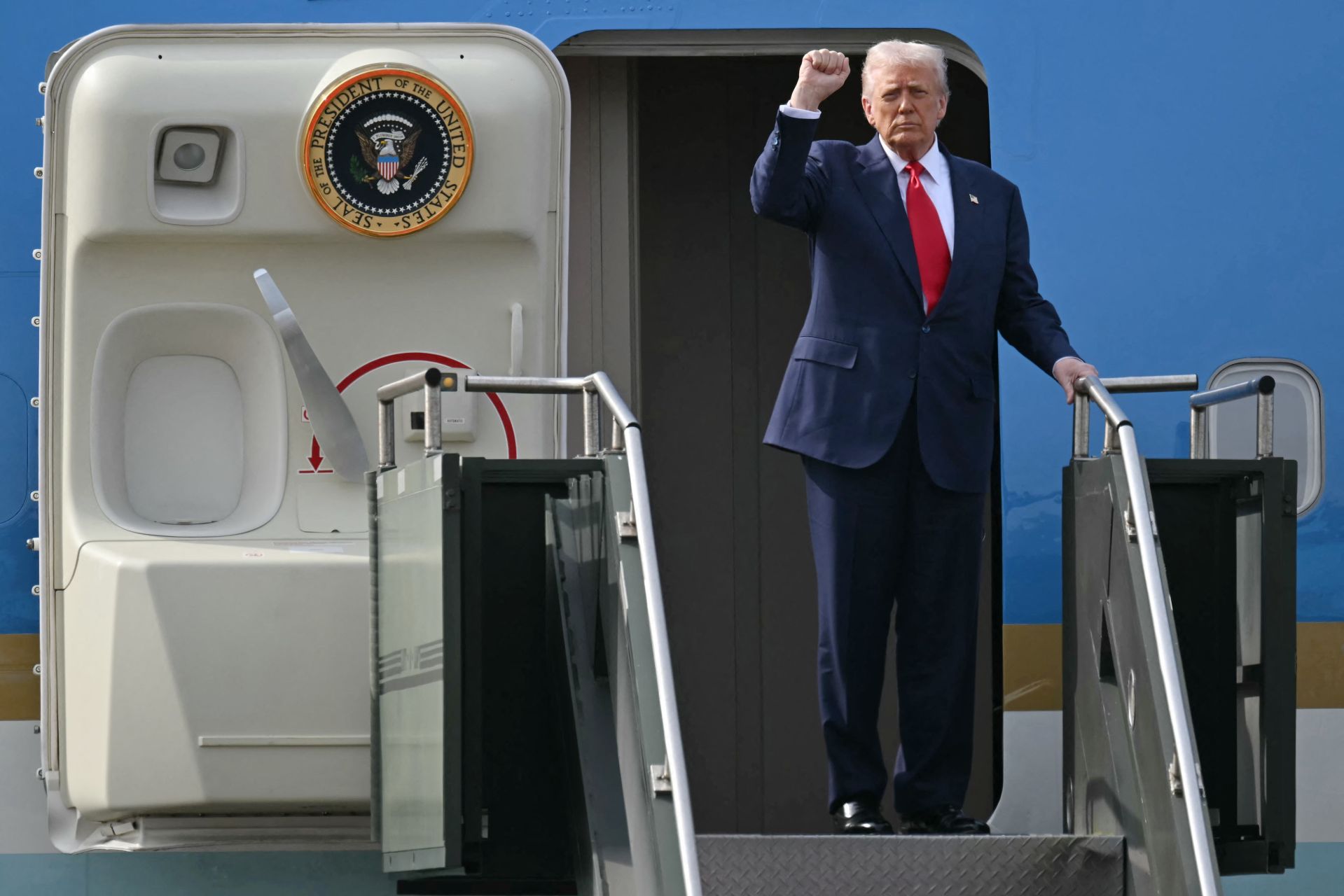 Trump Returns to U.S. After Ordering Nuclear Tests