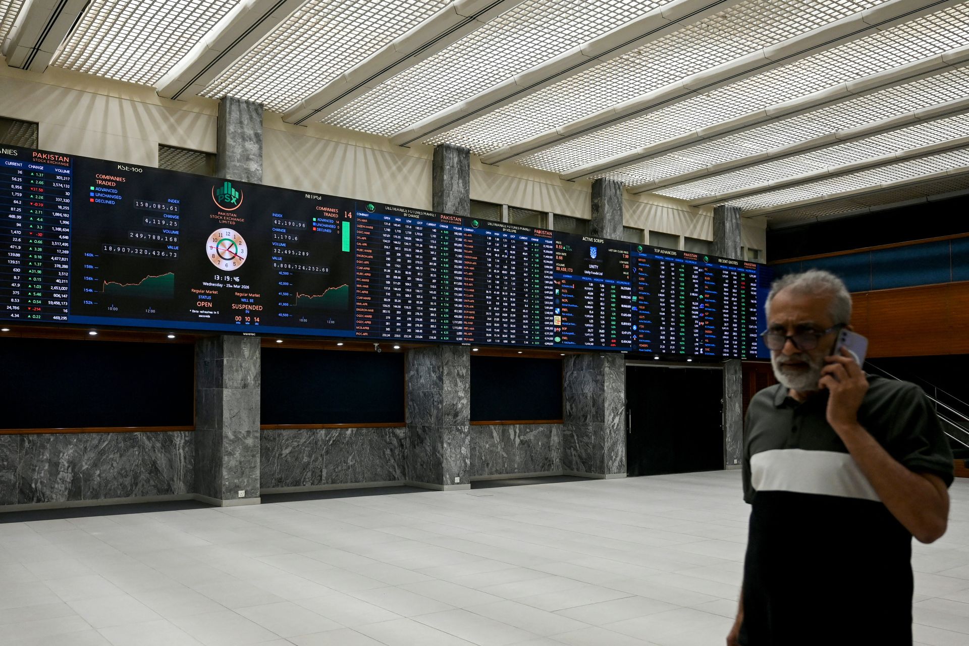 Oil Jumps, Stocks Drop on Uncertainty Over U.S.-Iran Talks