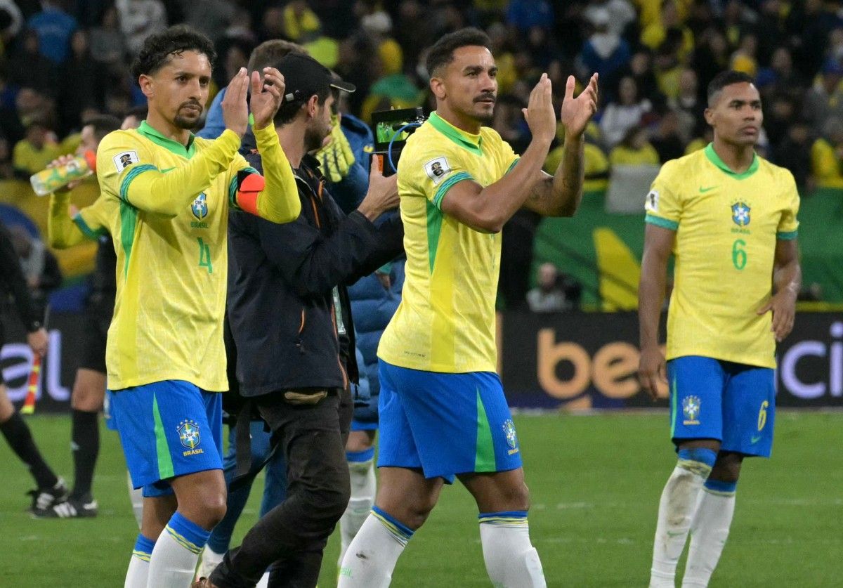 Brazil, Ecuador Book World Cup Berths, Uruguay on Brink