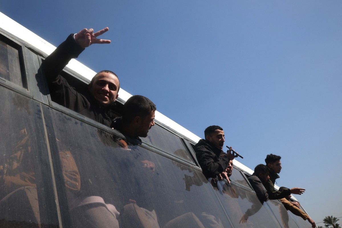 Bus Carrying Freed Palestinian Prisoners Arrives in Ramallah