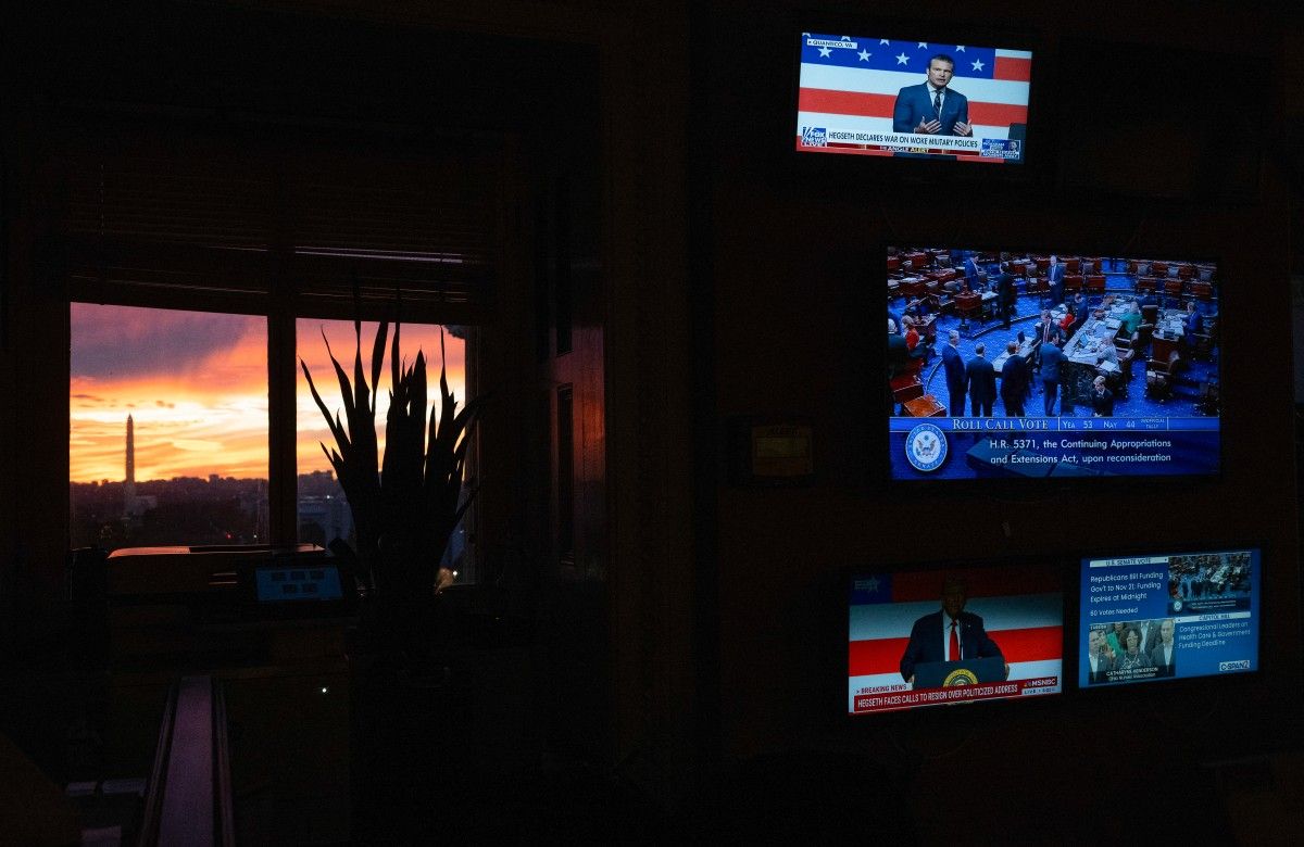 US Government Shutdown Seen Dragging Into Next Week