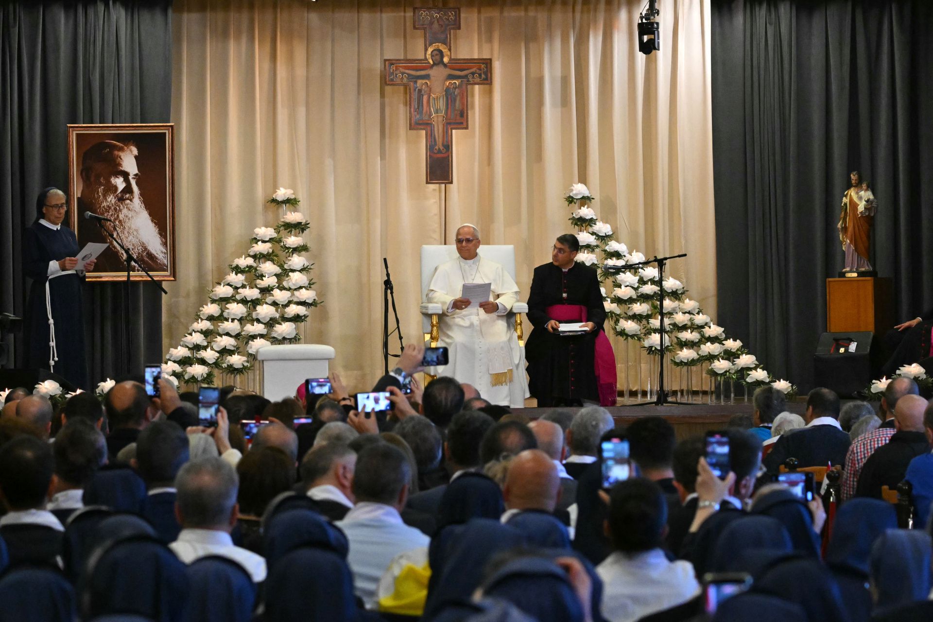 Pope Leo XIV Praises Sisters of the Cross During Visit to Jal el-Dib Convent Hospital