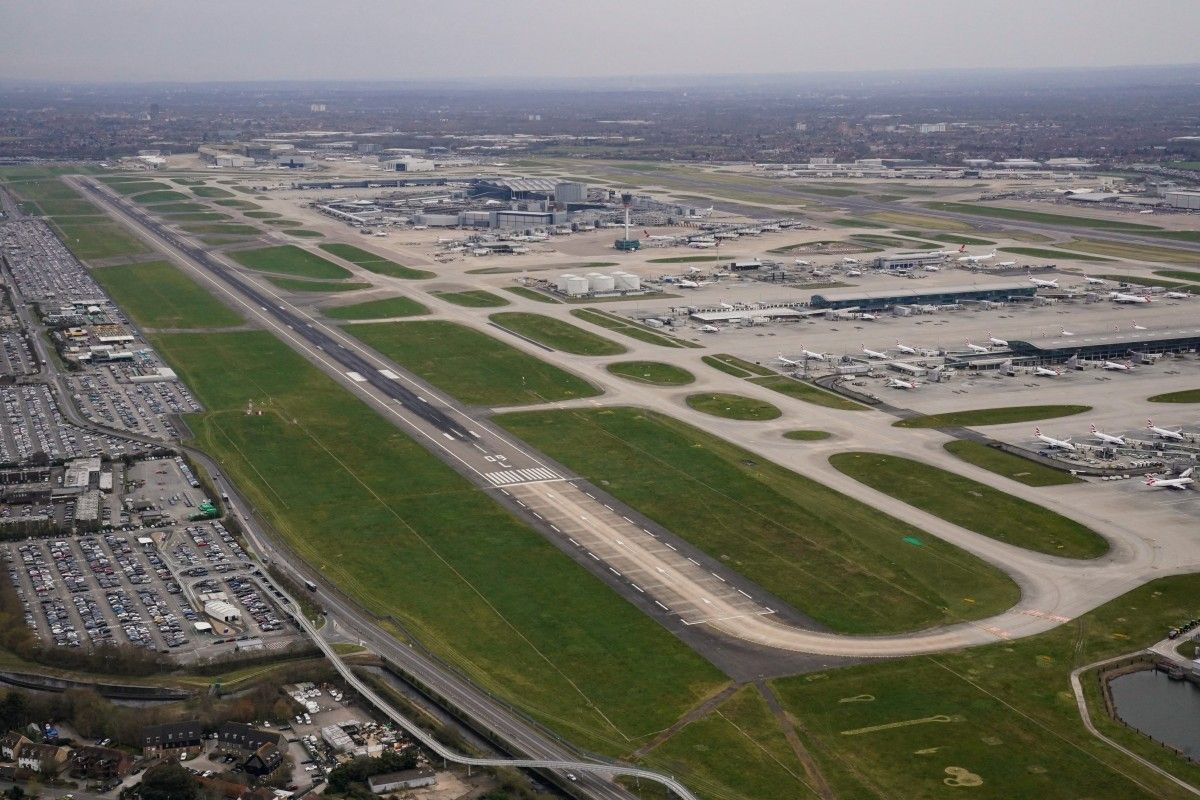 Heathrow to Resume Some Flights After Power Station Fire