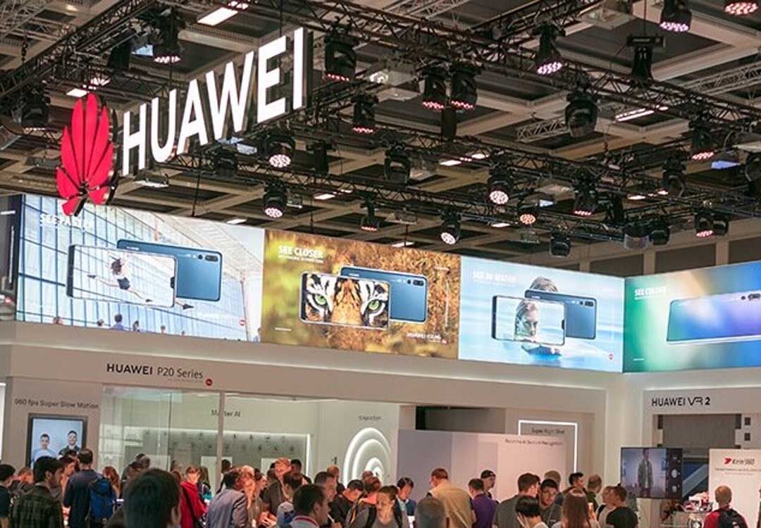 China Slams US 'Bullying' Over new Warnings on Huawei Chips