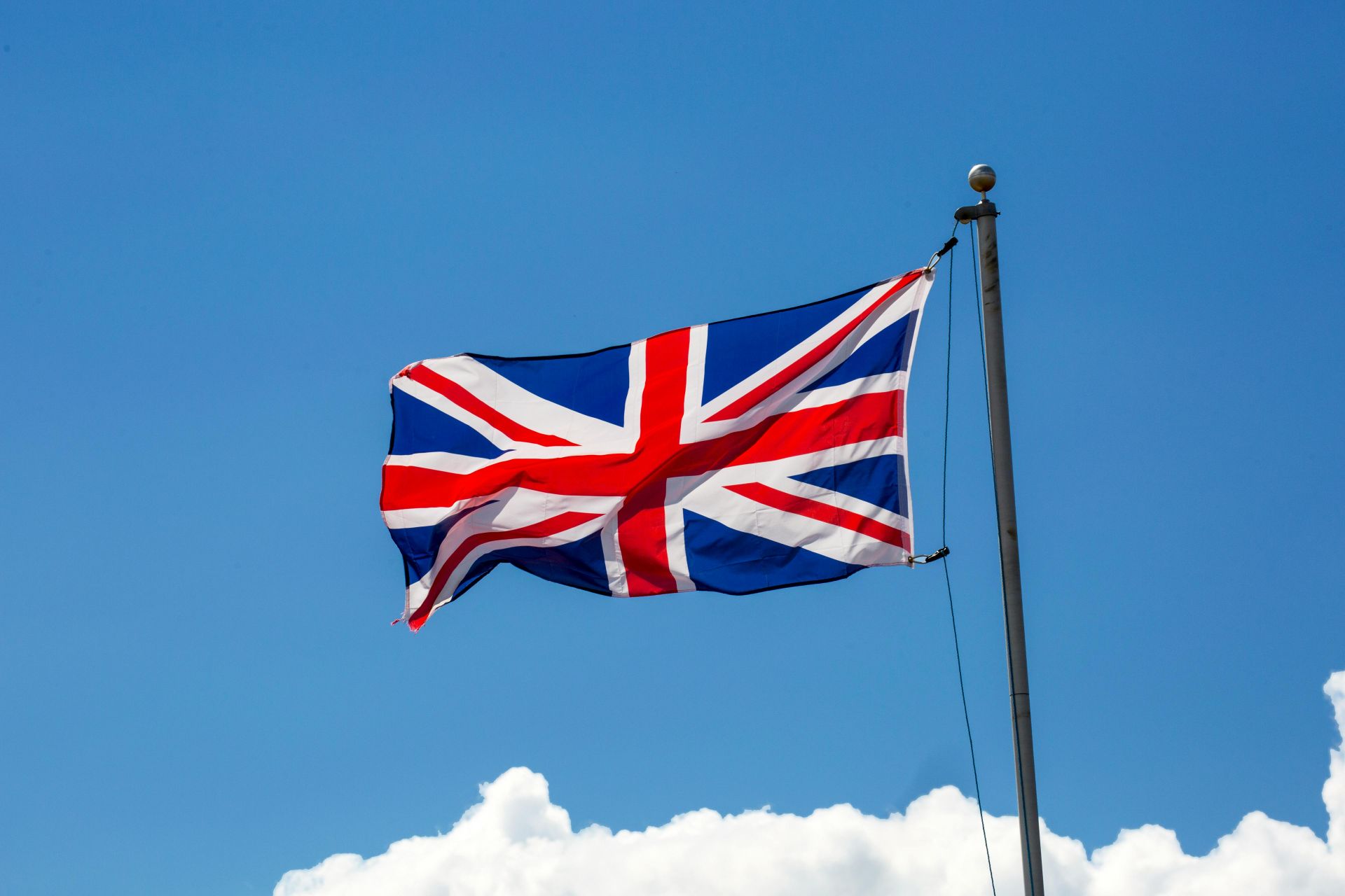 UK Ends Sanctions on Syria Defense, Interior Ministries