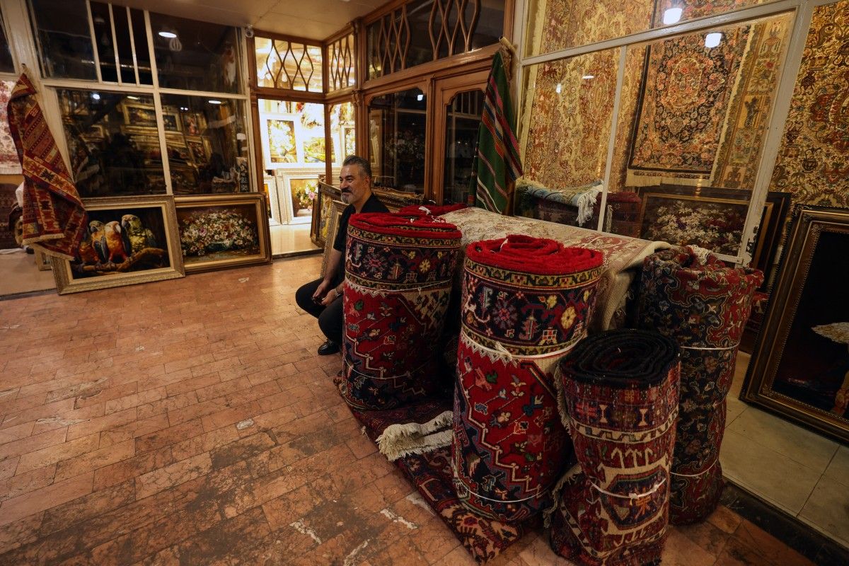 Iran's Carpet Industry Unravelling Under Sanctions