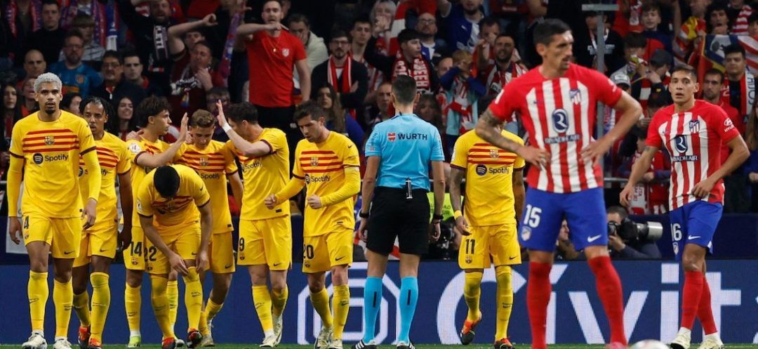 Lewandowski-Powered Barca Thrash Atletico to Stay in Title Race