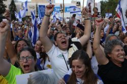 Gaza: Israeli Hostages Handed Over to the Red Cross