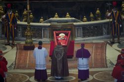 Pilgrims Flock to Pay Tribute to Pope Lying in State