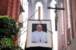 'White Flag': Pope Leaves Bitter Legacy in Ukraine