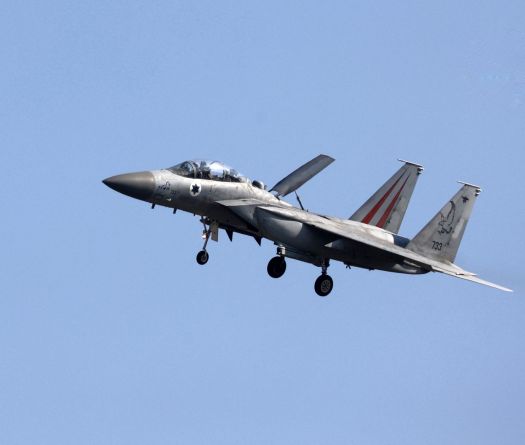 Heavy Israeli Airstrikes Hit Southern Lebanon 