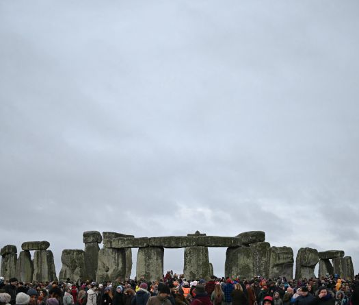 Thousands Greet the Sun at Stonehenge Solstice Celebration