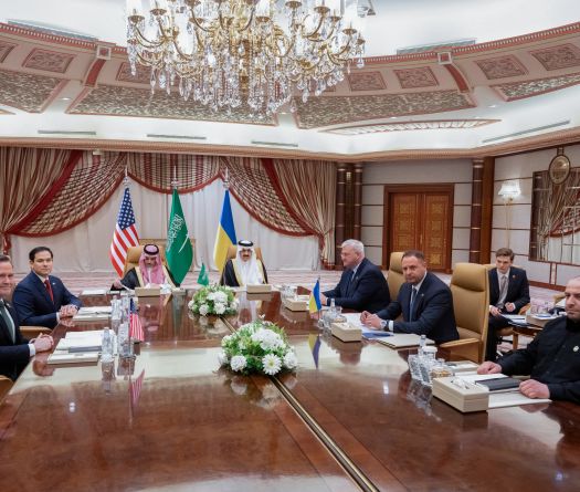 Ukraine, US Discuss Partial Truce in War with Russia