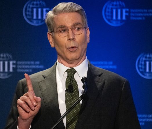 U.S. Hits Iran With New Sanctions, Warns Against Hormuz ‘Fees’ 