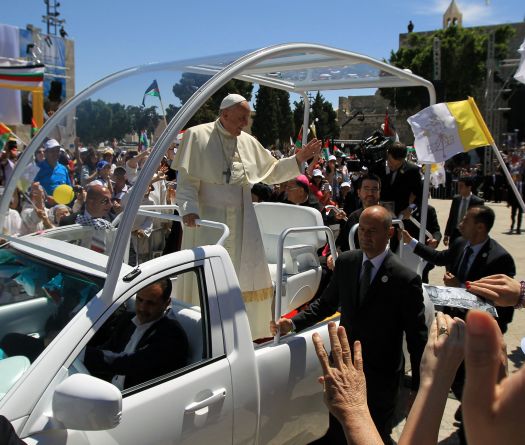 Francis's Popemobile Converted Into Clinic for Gazan Children