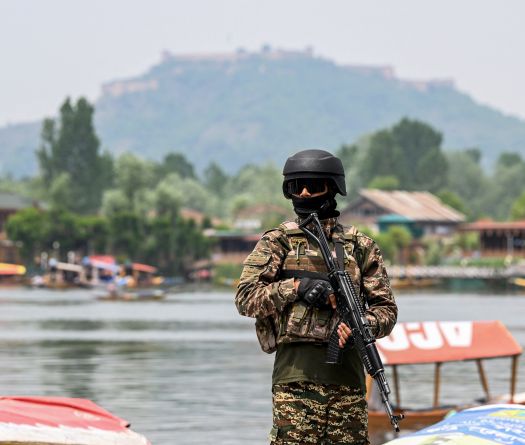 Scores Killed as India and Pakistan Exchange Intense Crossfire