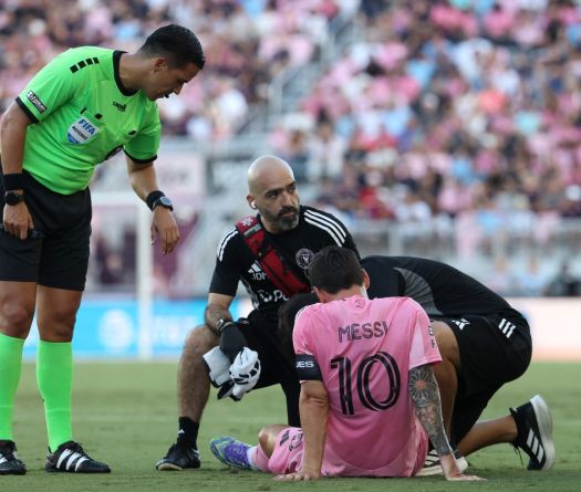 Messi Out Indefinitely With 'Minor Muscle Injury'