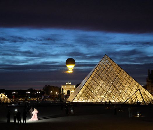 Power Tool-Wielding Robbers Flee Louvre with 'Priceless' Jewels