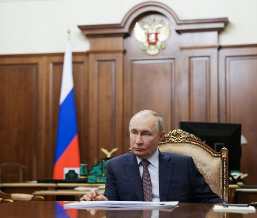 Kremlin Says Ukraine Peace Talks on Pause as Zelensky Warns of Putin’s Aims