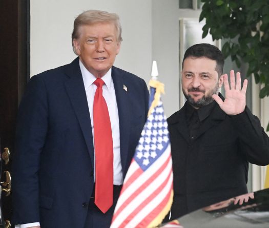 Trump to Meet Zelensky after Announcing Putin Summit