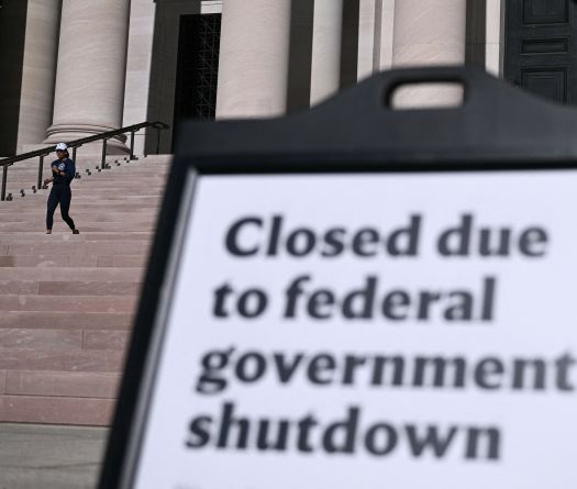 US Facing Travel Chaos as Flights Cut Due to Government Shutdown
