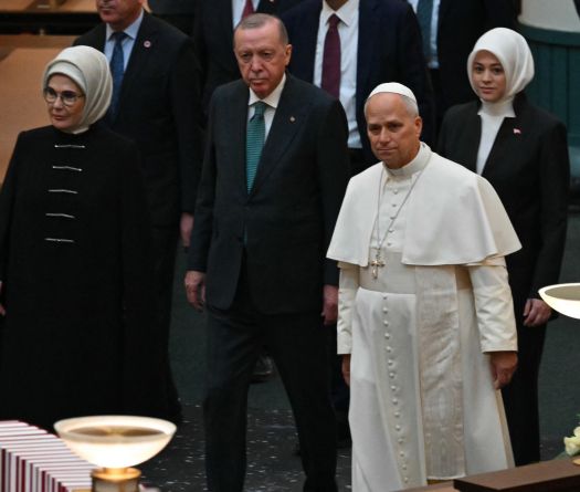 Pope Urges Turkey to Embrace Mediator Role on First Overseas Trip