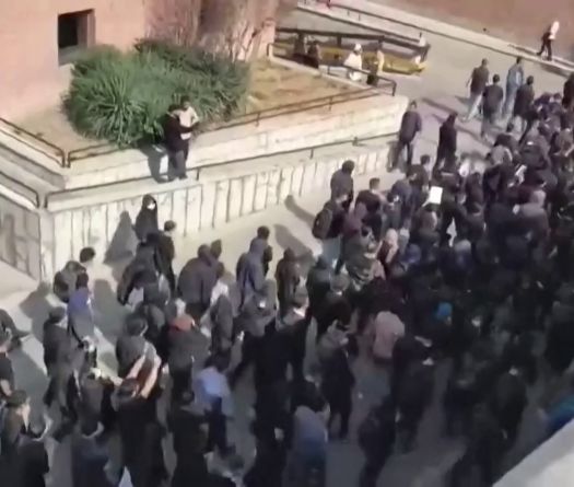 Student Protests Enter Third Day at Tehran Universities 