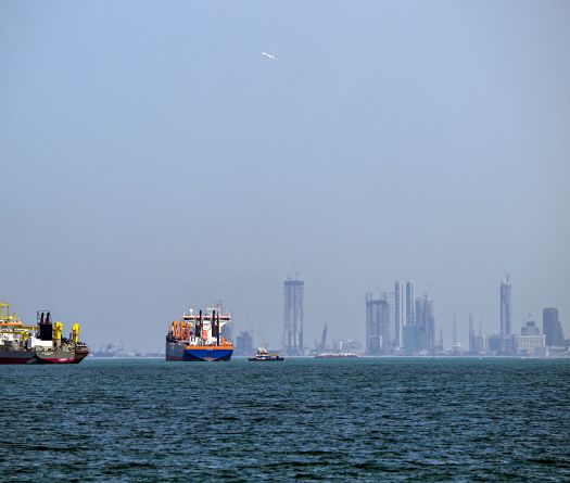 Drones Fall Near Dubai Airport, Ships Hit as Iran Presses on With Attacks