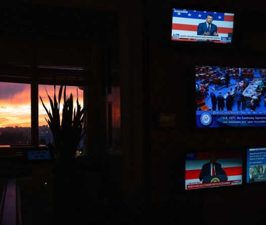 US Government Shutdown Seen Dragging Into Next Week
