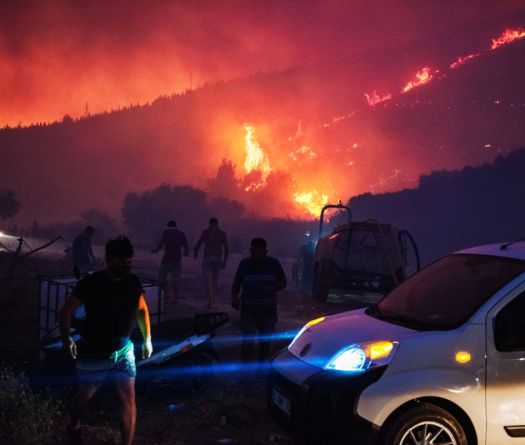 Two Dead as Wildfires Rage Near Turkish Resort of Izmir