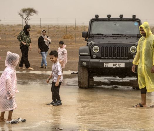 Monsoon-Loving Indian Expats Chase Rain in UAE Desert