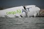 Un avion-cargo quitte la piste à Hong Kong: deux morts